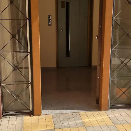 Delux 3 Bedroom Exceptional Location * ספארטי