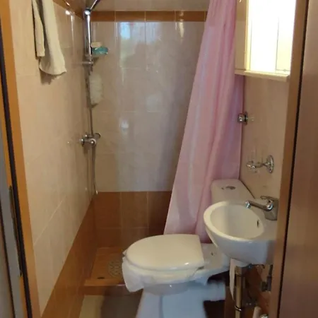 Delux 3 Bedroom Exceptional Location *