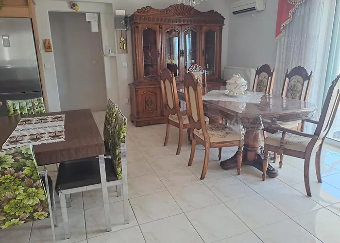 Delux 3 Bedroom Exceptional Location Sparta