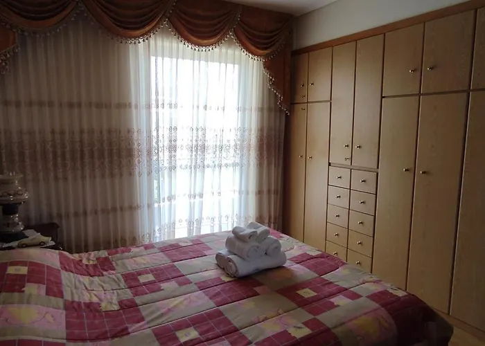 Delux 3 Bedroom Exceptional Location *